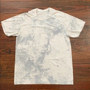 Large Lululemon men’s printed white athletic shirt